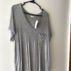 Lose fitting grey t-shirt